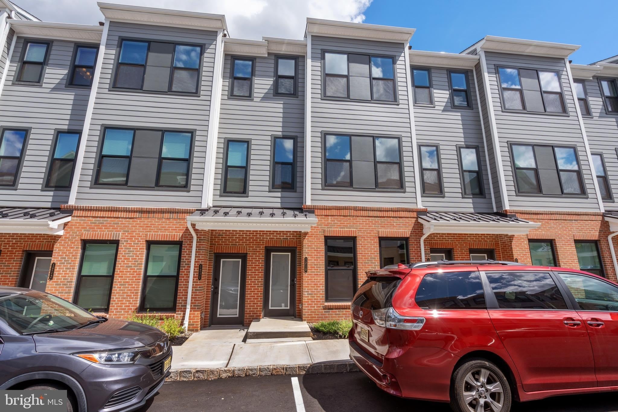 1210 PARKER Boulevard – photo 2
