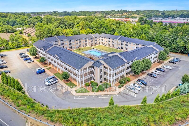 305 O Country Club Drive NE – photo 2