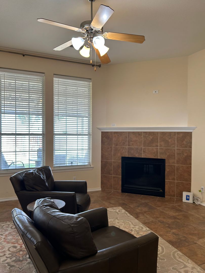 Beautiful Home in Stonegate!! – photo 4