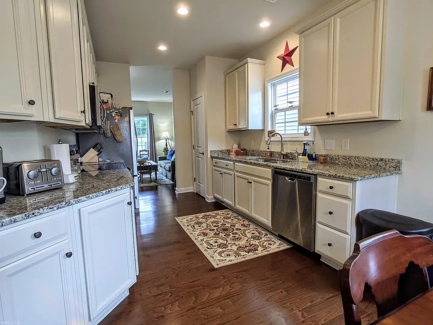 Nicely Updated 3 Bed 2 5 Bath Townhome – photo 2
