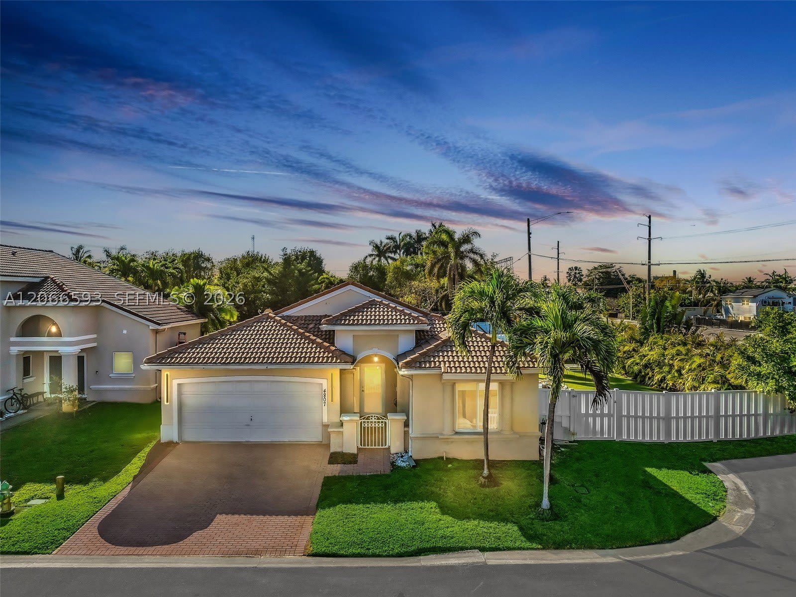 4807 SW 34th Ave – photo 1
