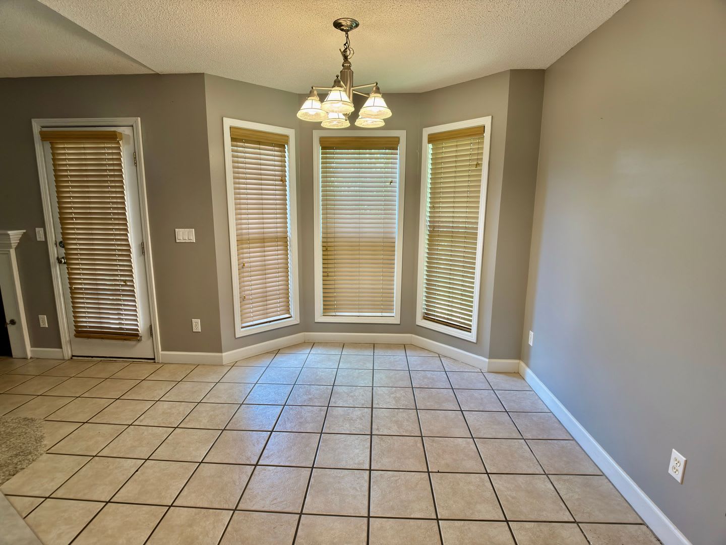3 Bed, 2 Bath with Fenced Yard, Two-Car Garage, Brookland School District – photo 5