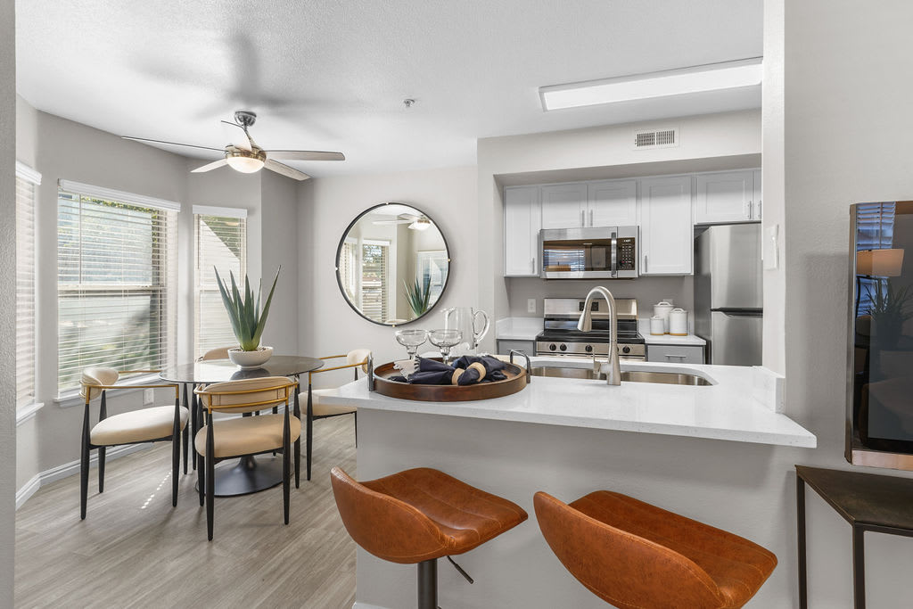 Remington Apartments – photo 1
