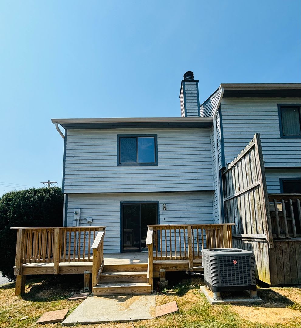 2 Bedroom, 2.5 Bath Townhouse – photo 2