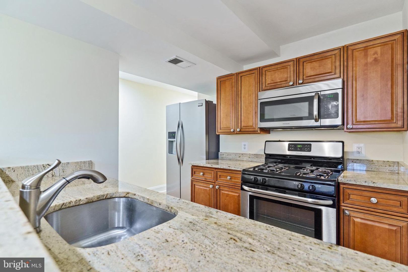 Welcome home to this 2Bd/1Bth lower-level apartment in Bloomingdale! – photo 5