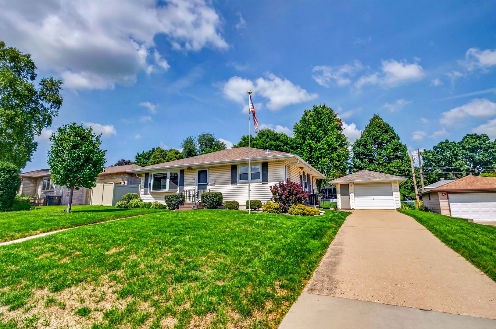 Updated 3 Bedroom Home With Garage In Sun Prairie – photo 2