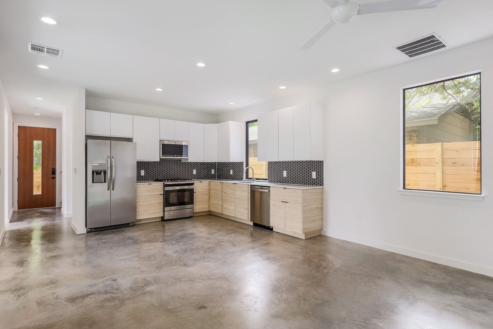Modern and Cozy Retreat in Austin's coveted Windsor Park neighborhood! – photo 5