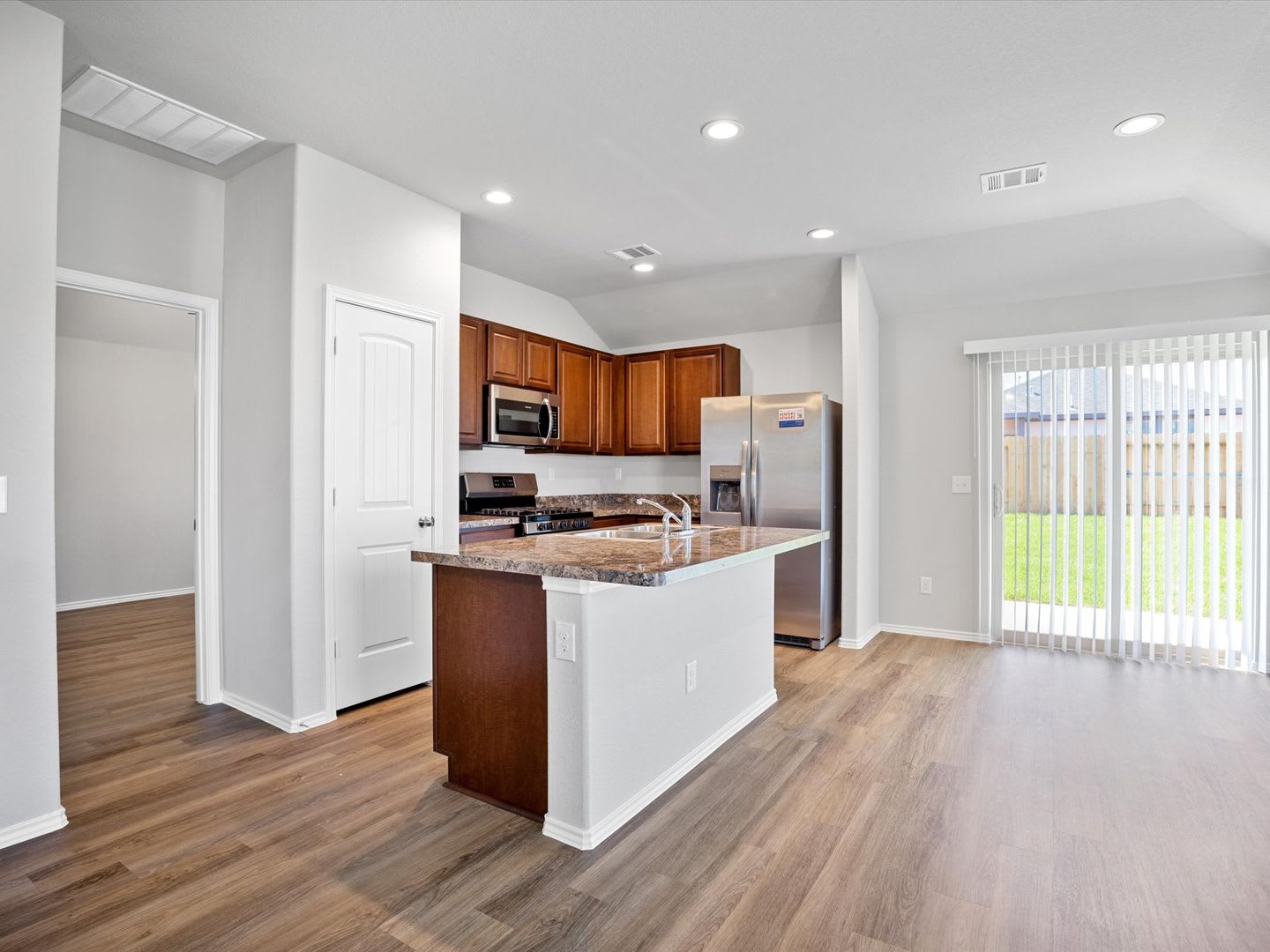 Now Available Spacious 3 Bedroom 2 Bath Home With A Privacy Fenced Backyard In Magnolia Springs – photo 5