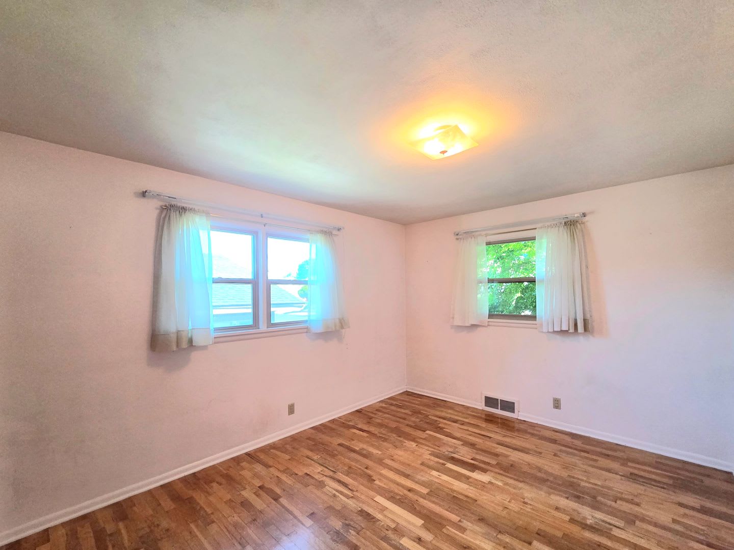 Sprawling 3 Or 4 Bedroom House For Rent In A Great Wenatchee Neighborhood W D Included – photo 3