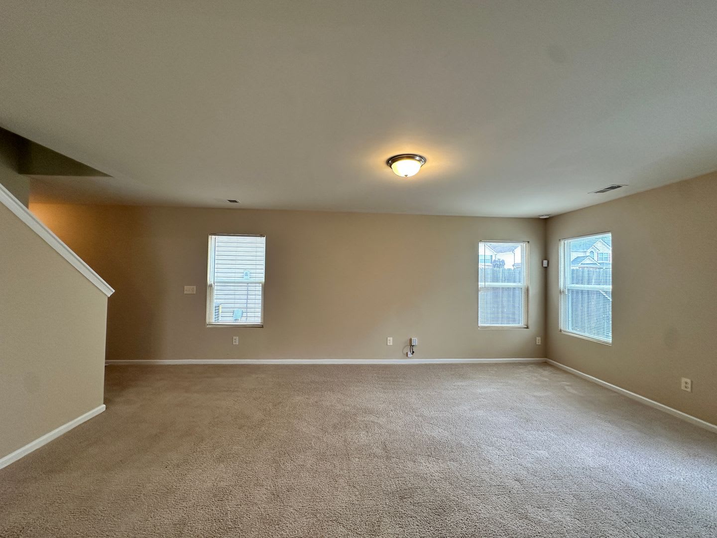 Spacious 3 Bedroom Home In Hampton Available Now – photo 4