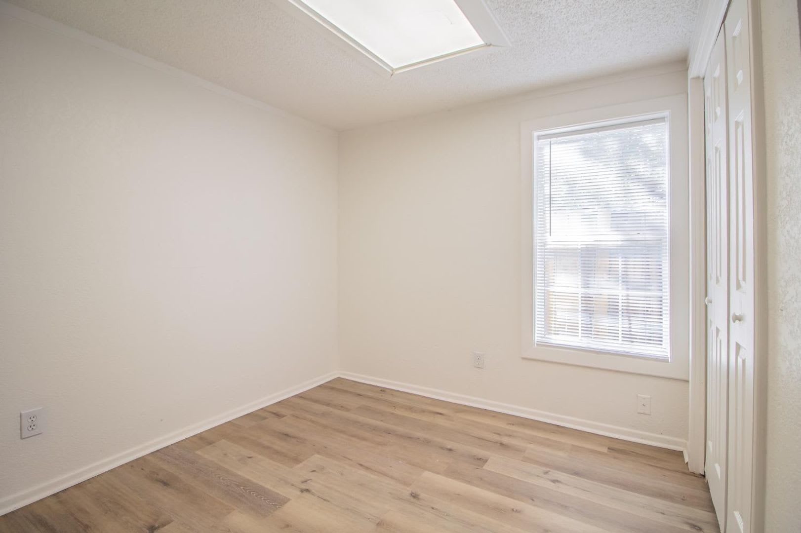 Updated 2 bed 1 bath house – photo 4