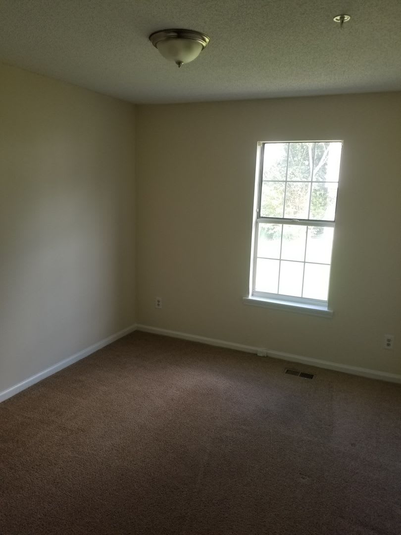 Spacious 3 Bedroom Townhome Section 8 Accepted – photo 3