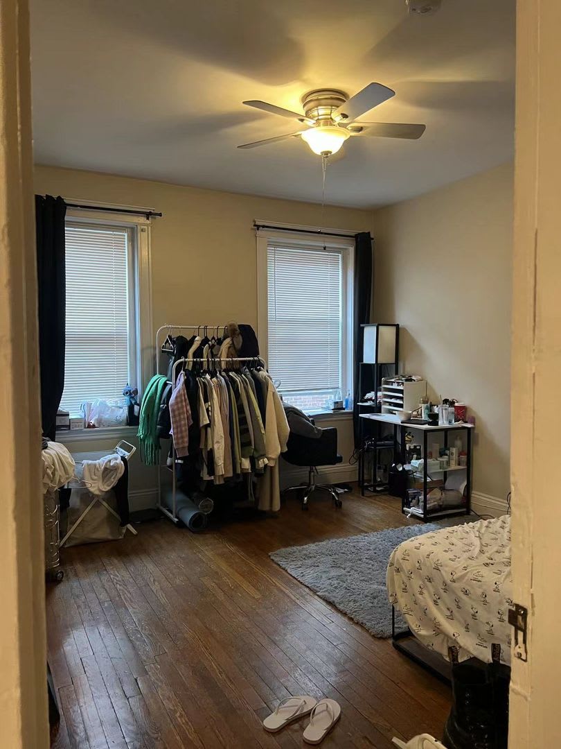 2 Bed Split (Or 1-Bed with Living Room) w Heat and Hot Water Inc! NEAR T – photo 2