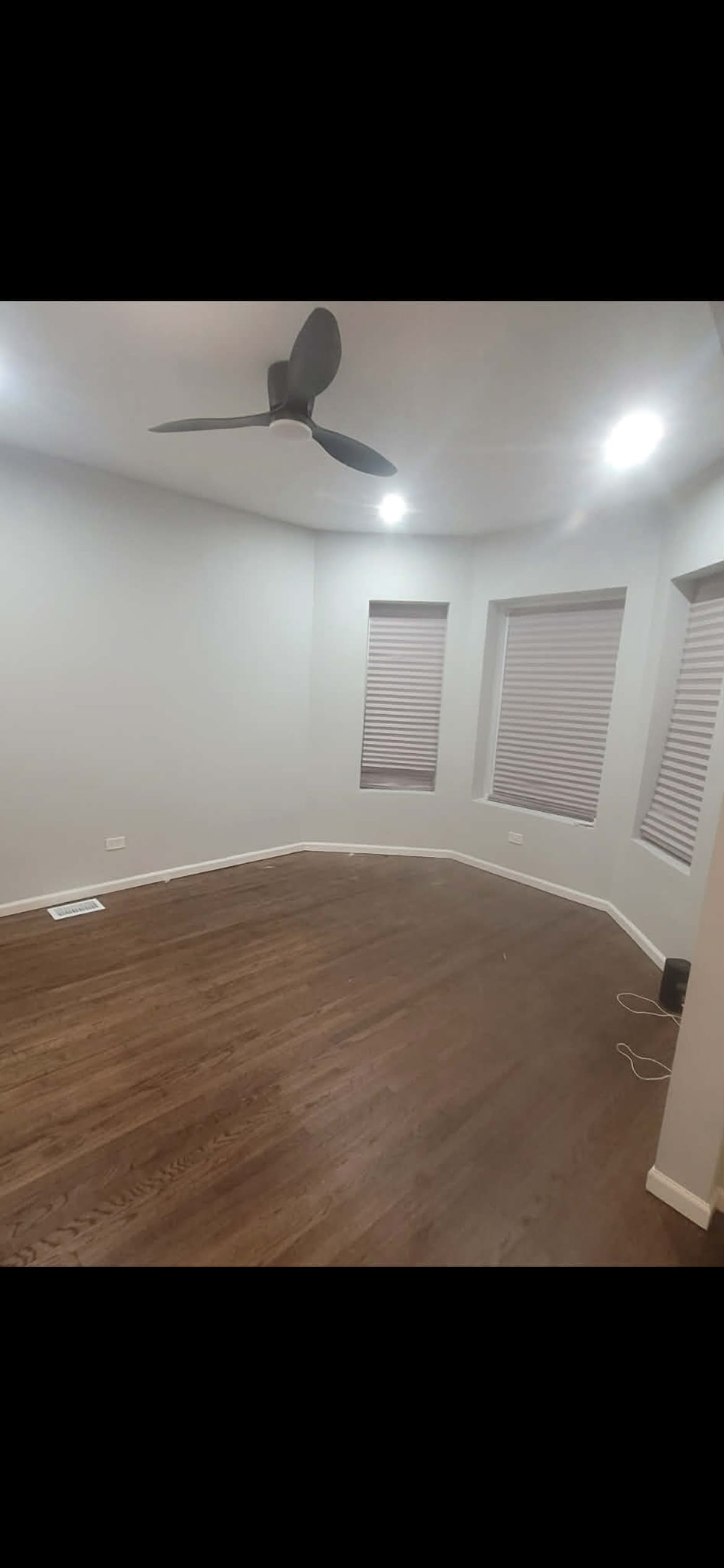 7123 South Rhodes Avenue – photo 4