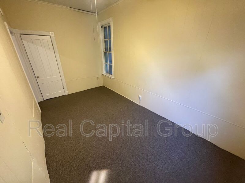 669 Clinton Ave – photo 2