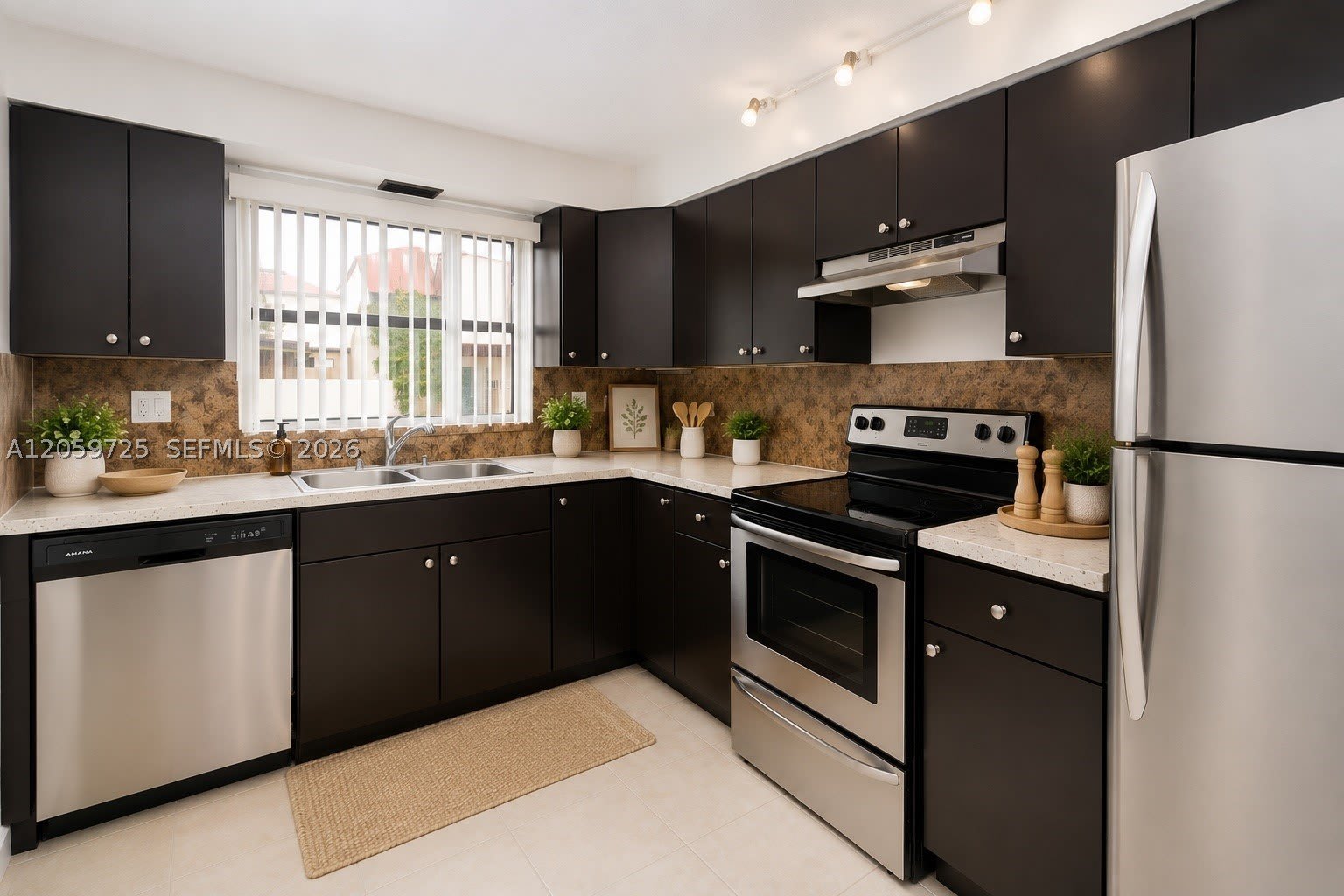10085 NW 6th Ter – photo 2