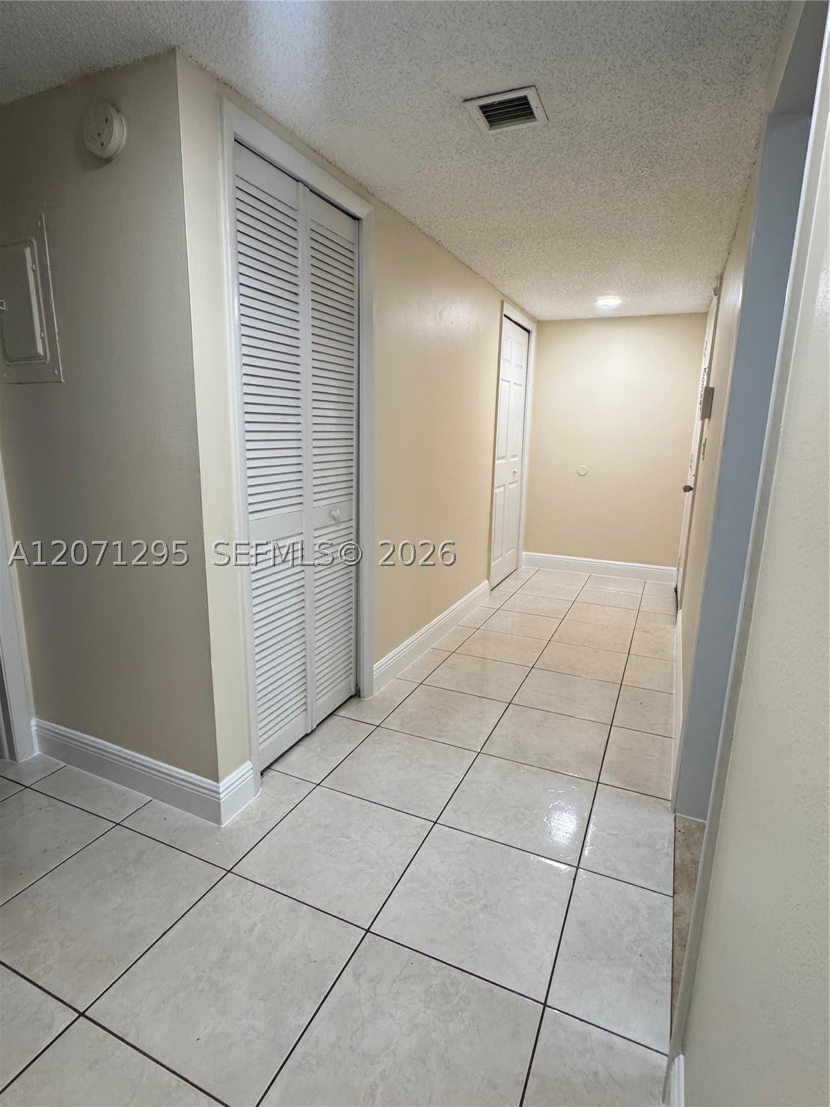 215 Lakeview Dr – photo 3