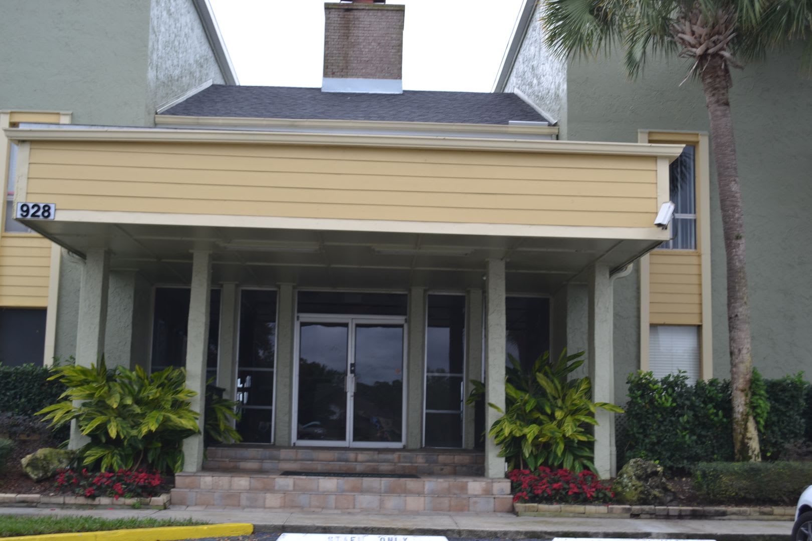 1st Floor 1Bdrm 1Bth – photo 1