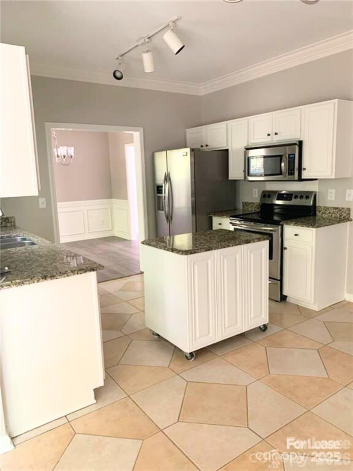 7010 Duchamp Drive – photo 3