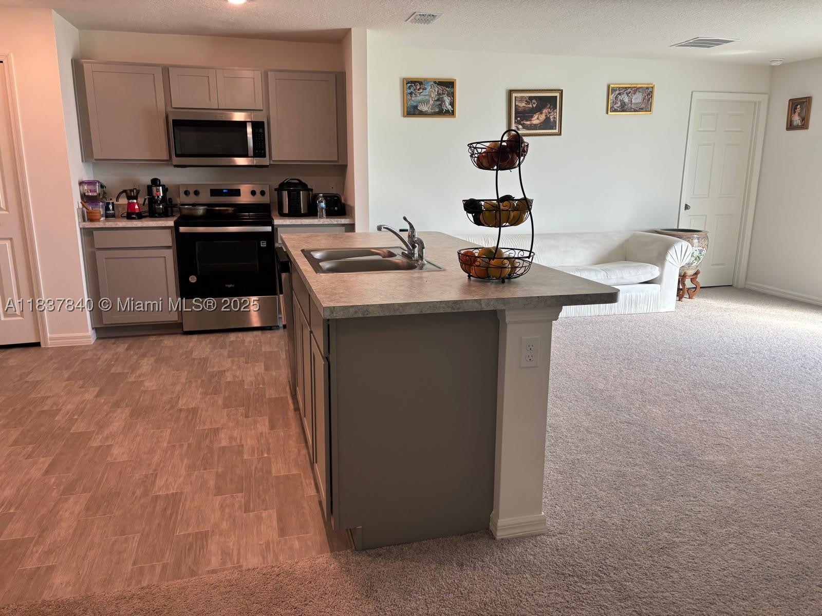 1073 SW Eureka Ave – photo 5