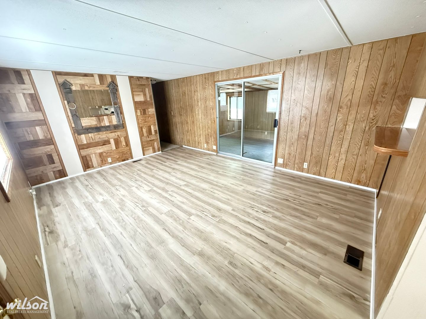 Charming 2 Bed, 2 Bath Home with Water, Sewer and Garbage Paid! – photo 2