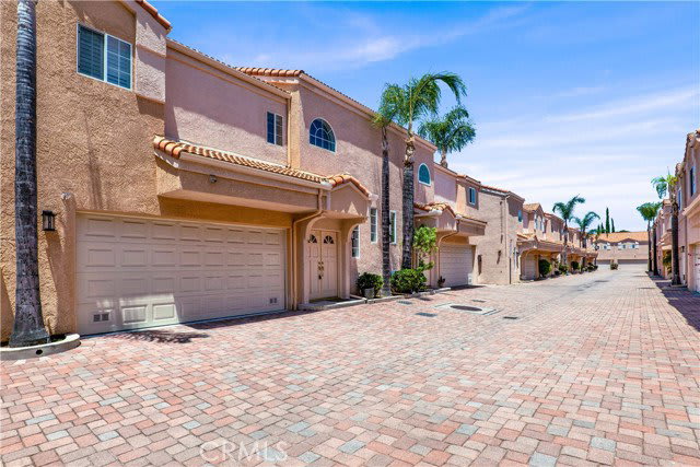 5200 White Oak Avenue – photo 2