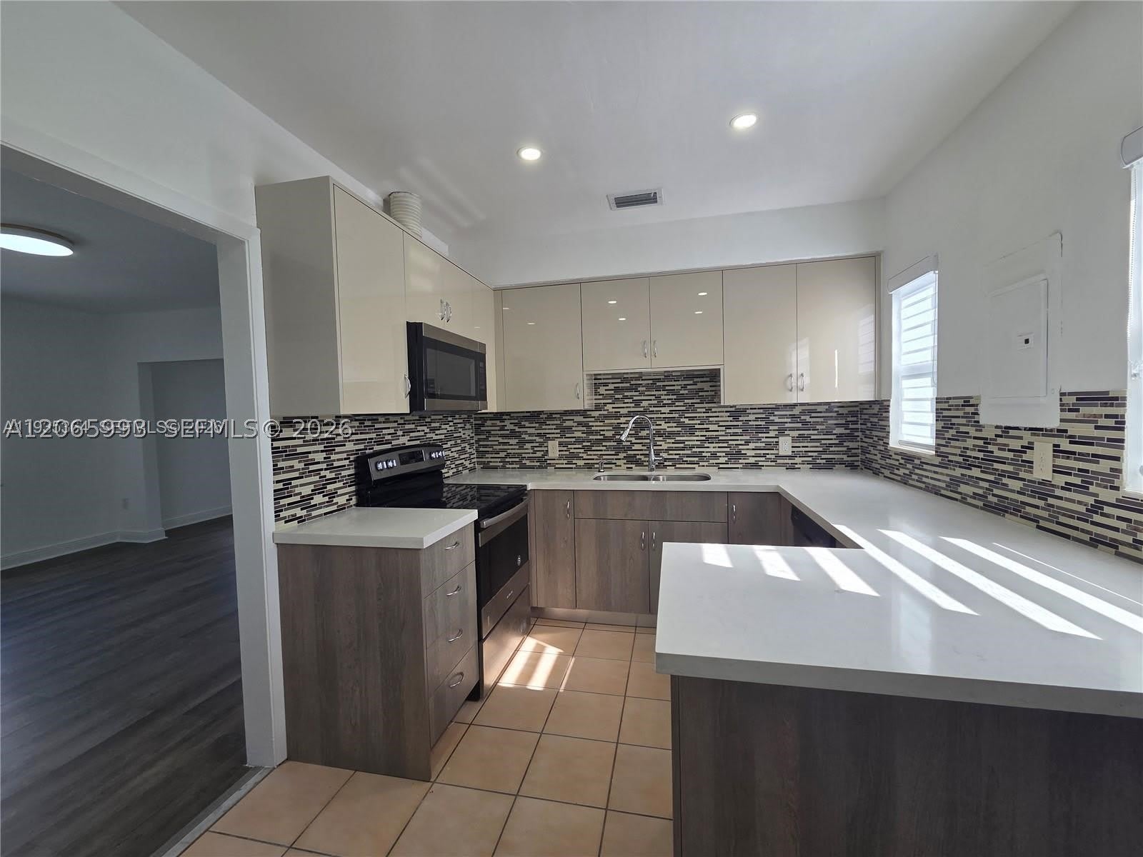 6240 Sw 21St St Upstairs – photo 2