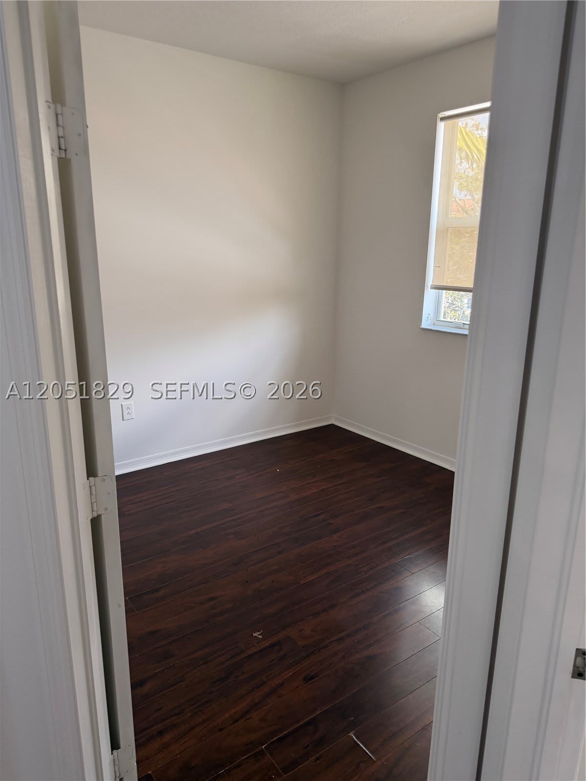906 SW 143rd ave – photo 2