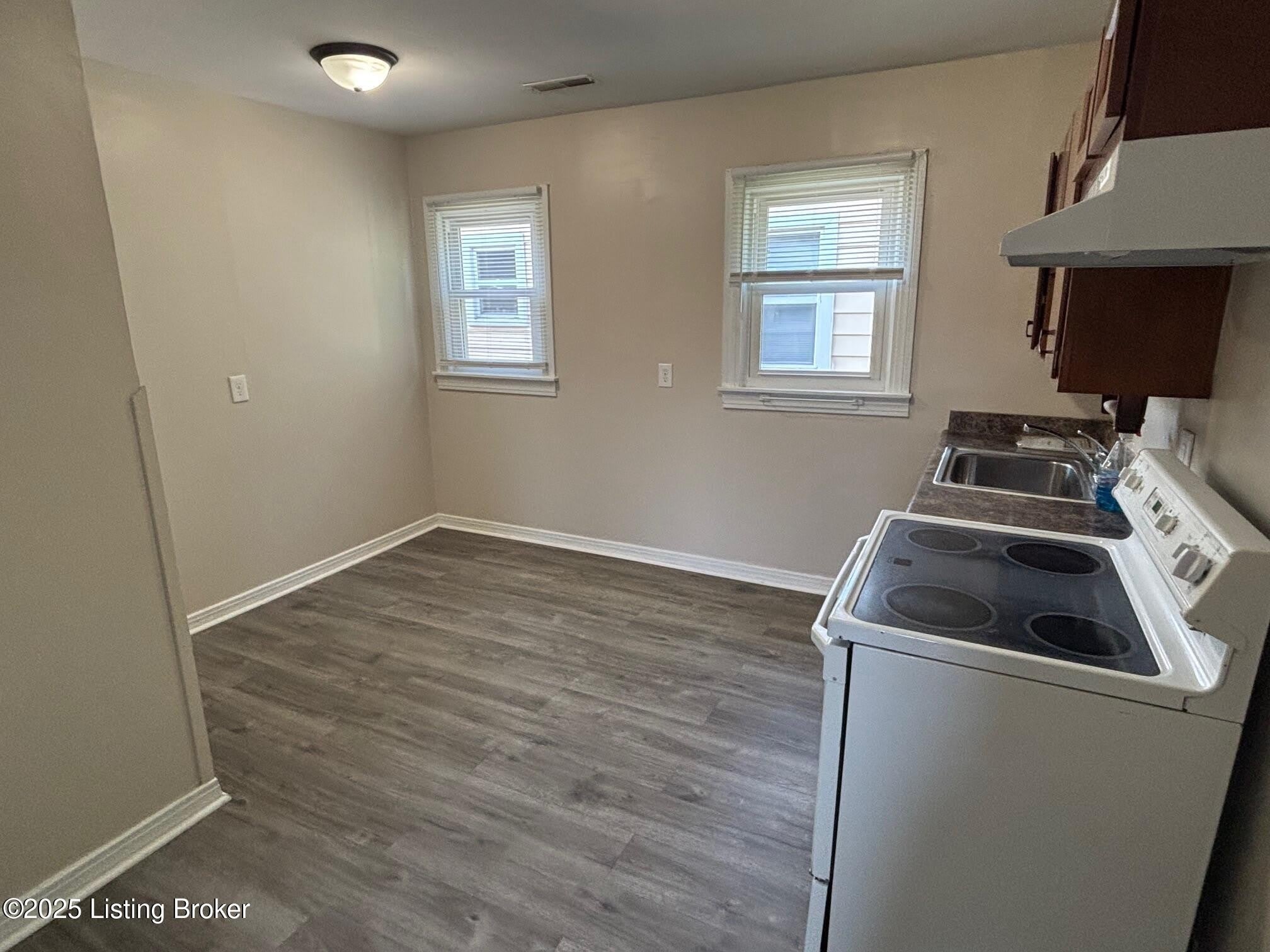 136 E Harrison Ave – photo 4