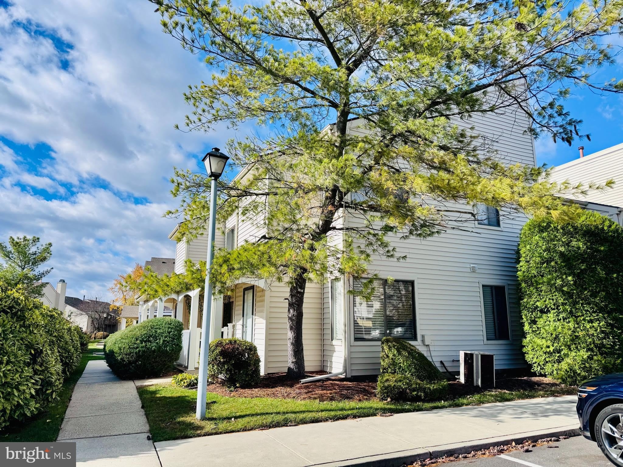 1403 ROBERTS Way – photo 1