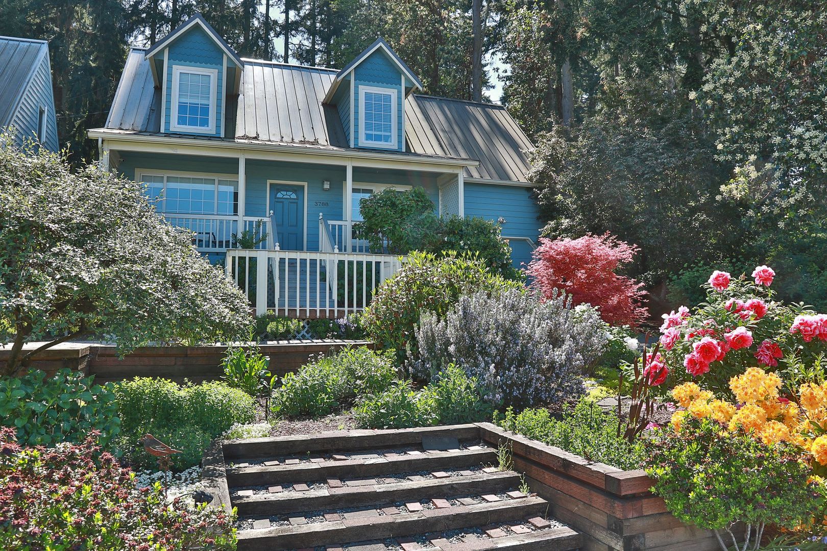 Stunning View With This Cape Cod Cottage In Langley! – photo 3