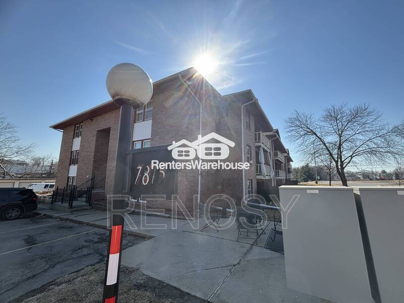 7815 Douglas Ave – photo 2
