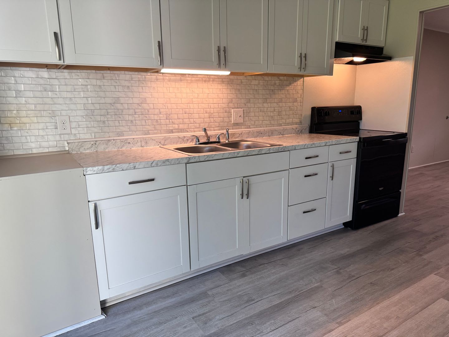 Cozy Duplex Unit Available NOW! – photo 5