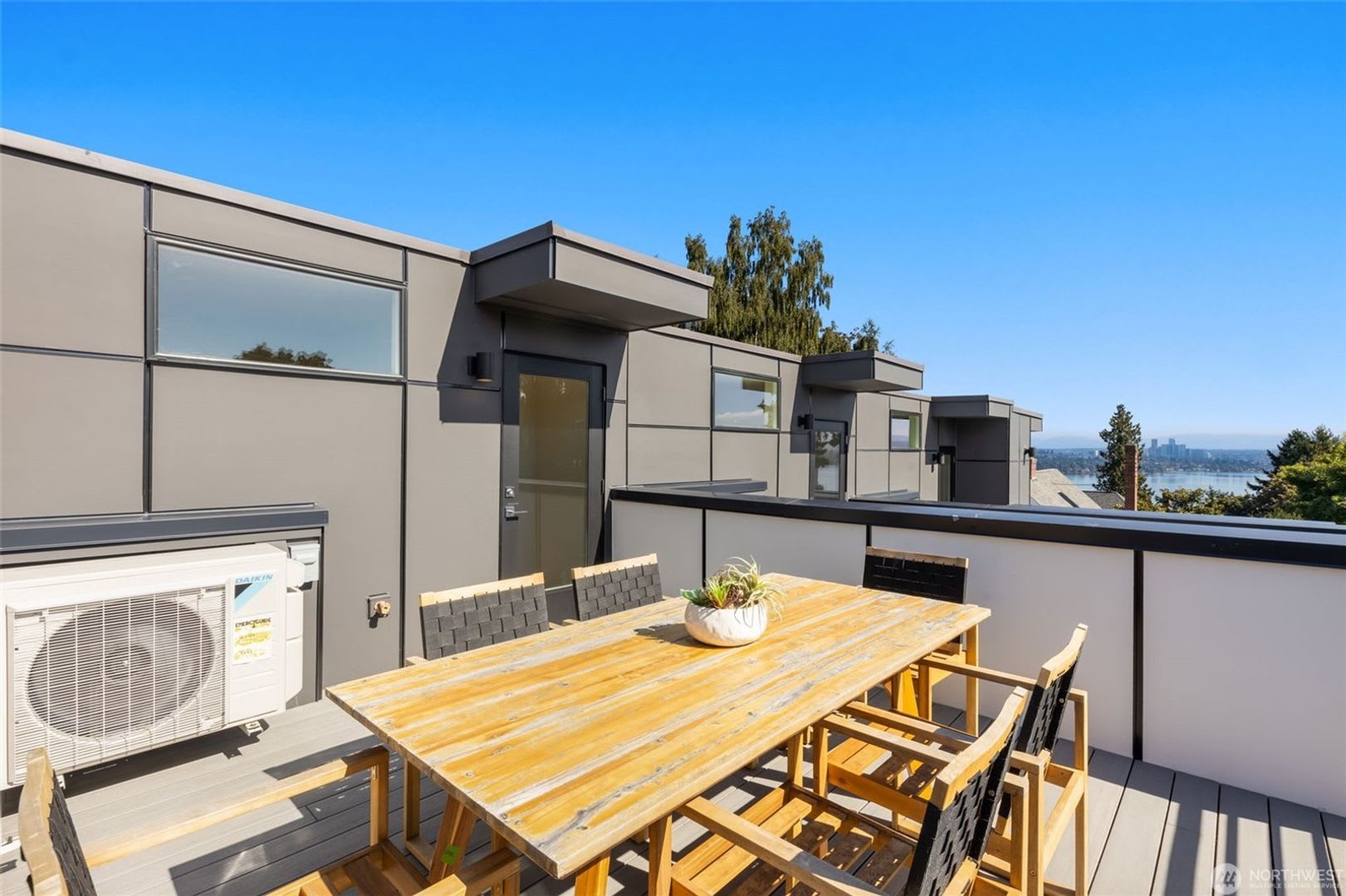Brand New Live Work Unit In Heart Of Madrona – photo 2