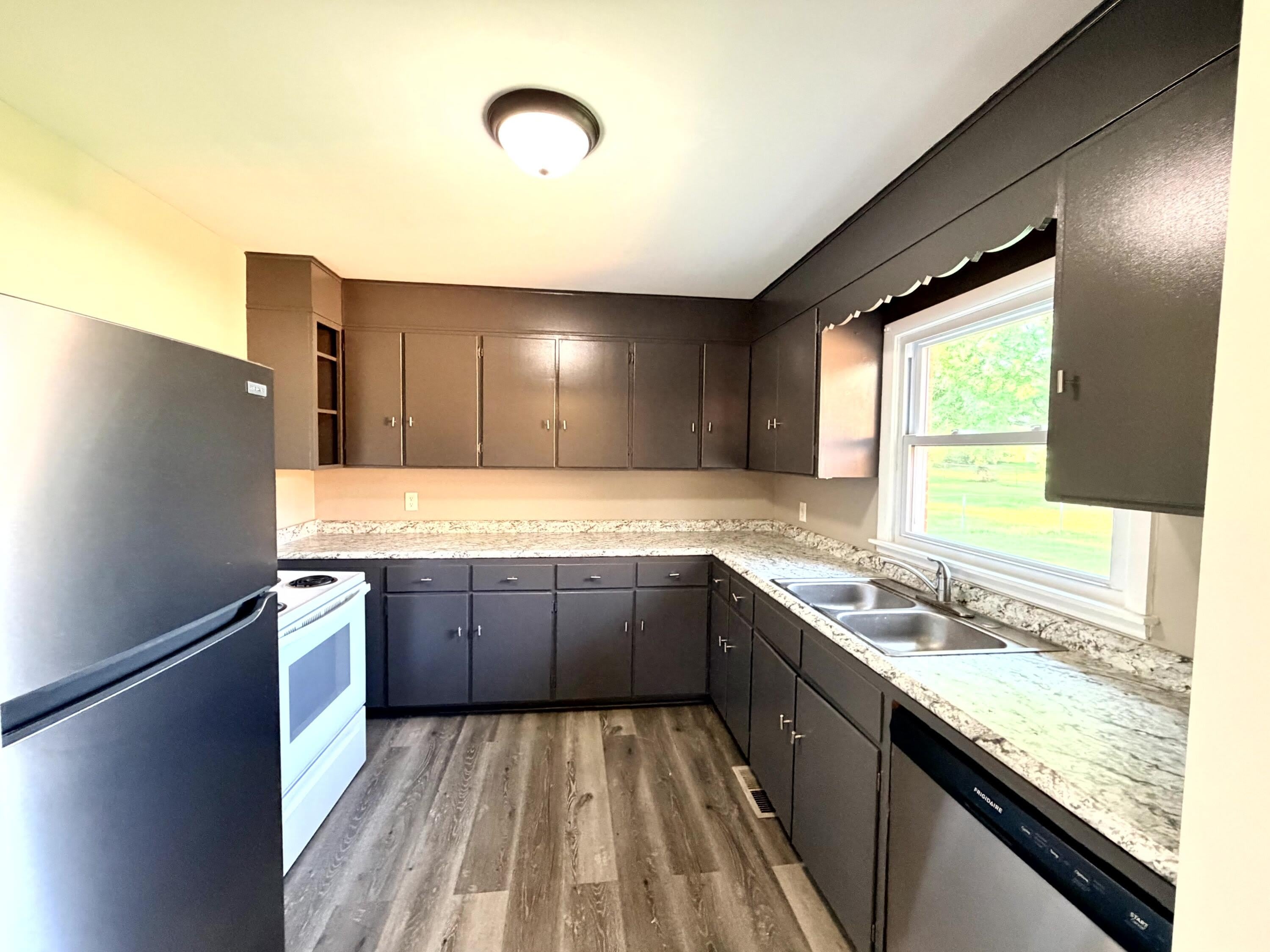 1711 Clarence Drive – photo 5