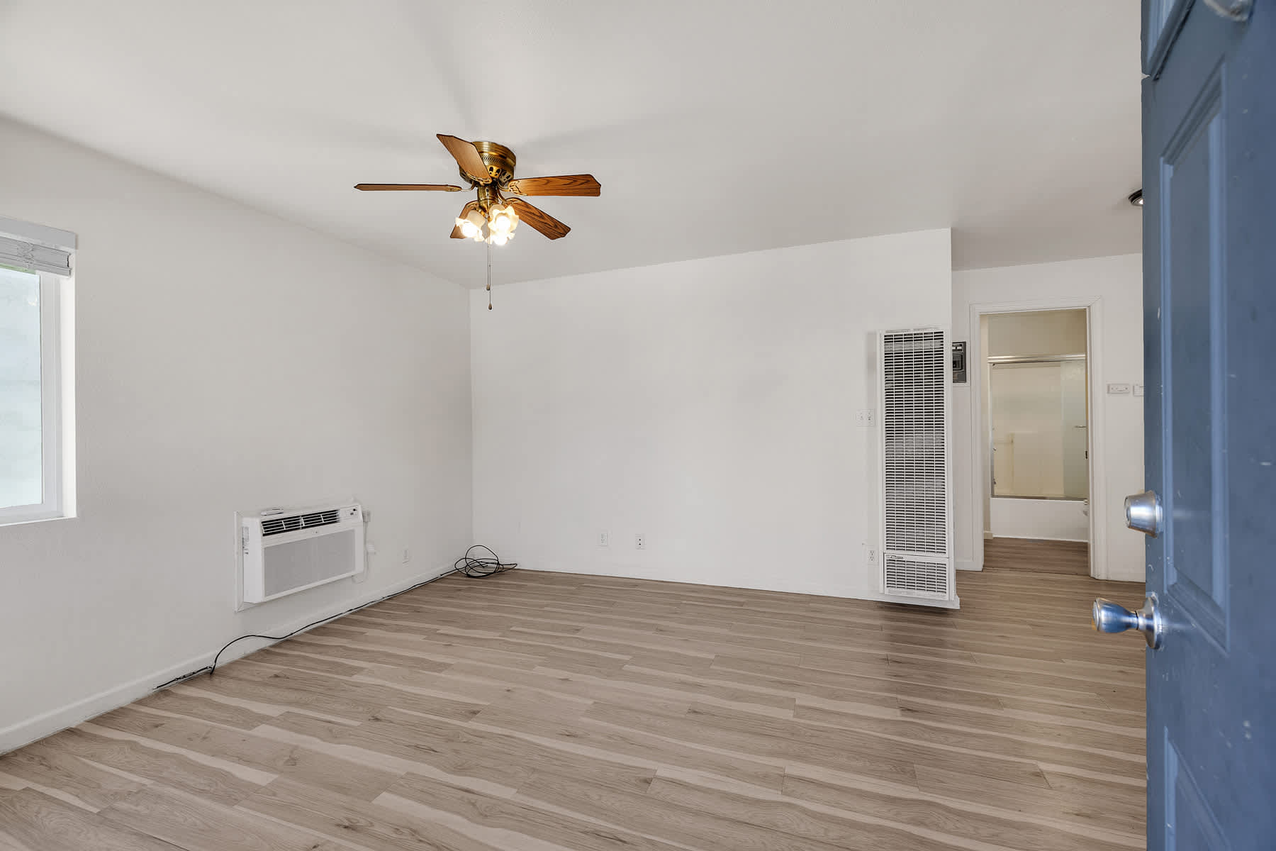 4067 Vineyard Avenue – photo 2