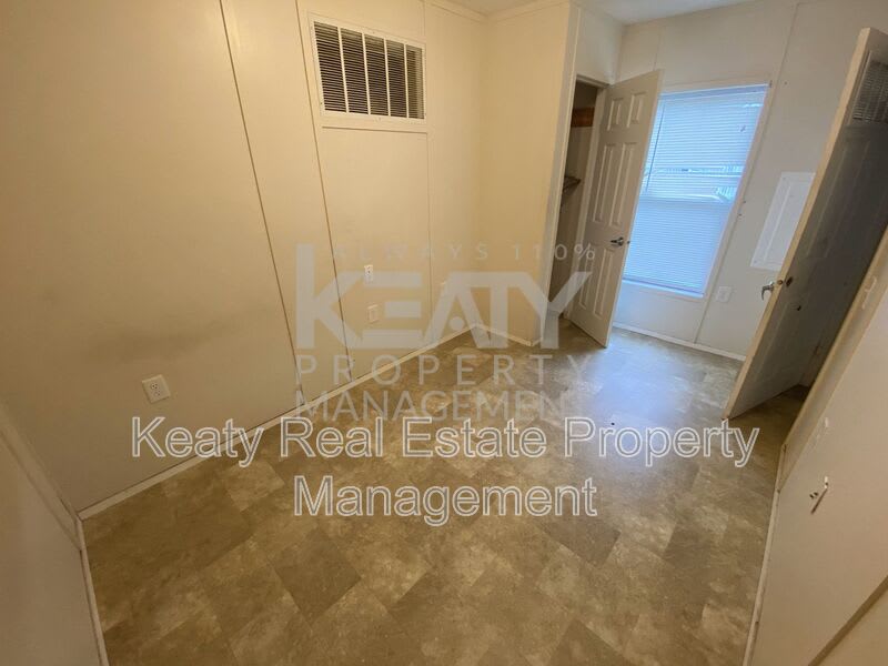 926 S Railroad Avenue – photo 4