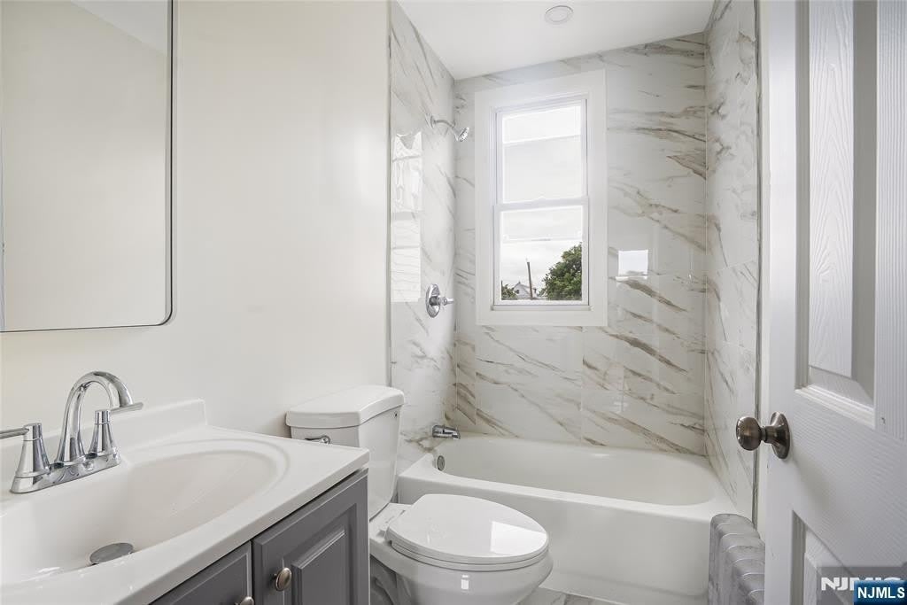 252 River Drive – photo 3