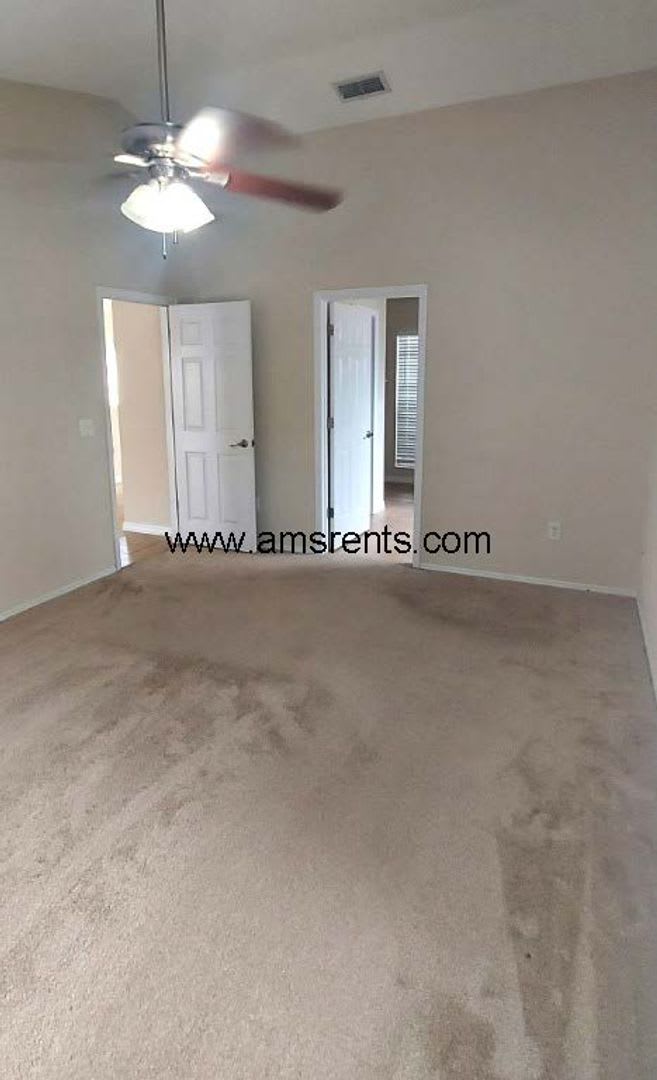Spacious 4 Bedroom House in Chickasaw Trail subdivision – photo 3