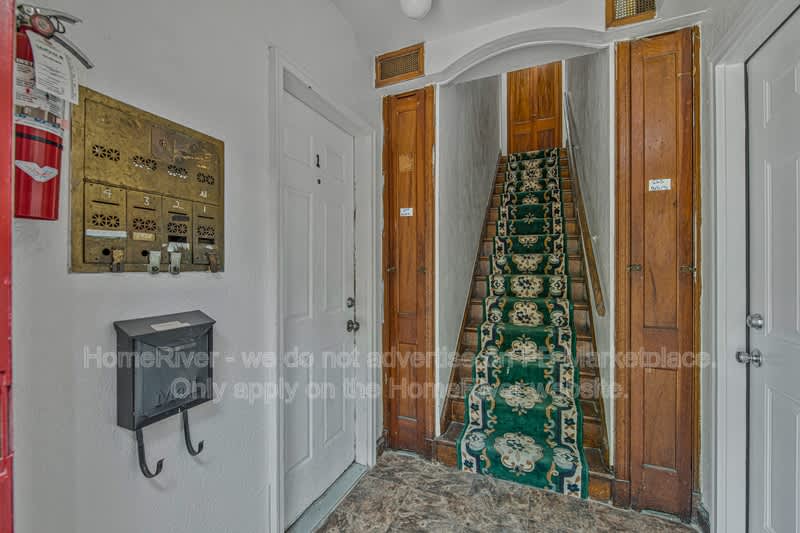 515 Franklin St NE – photo 3