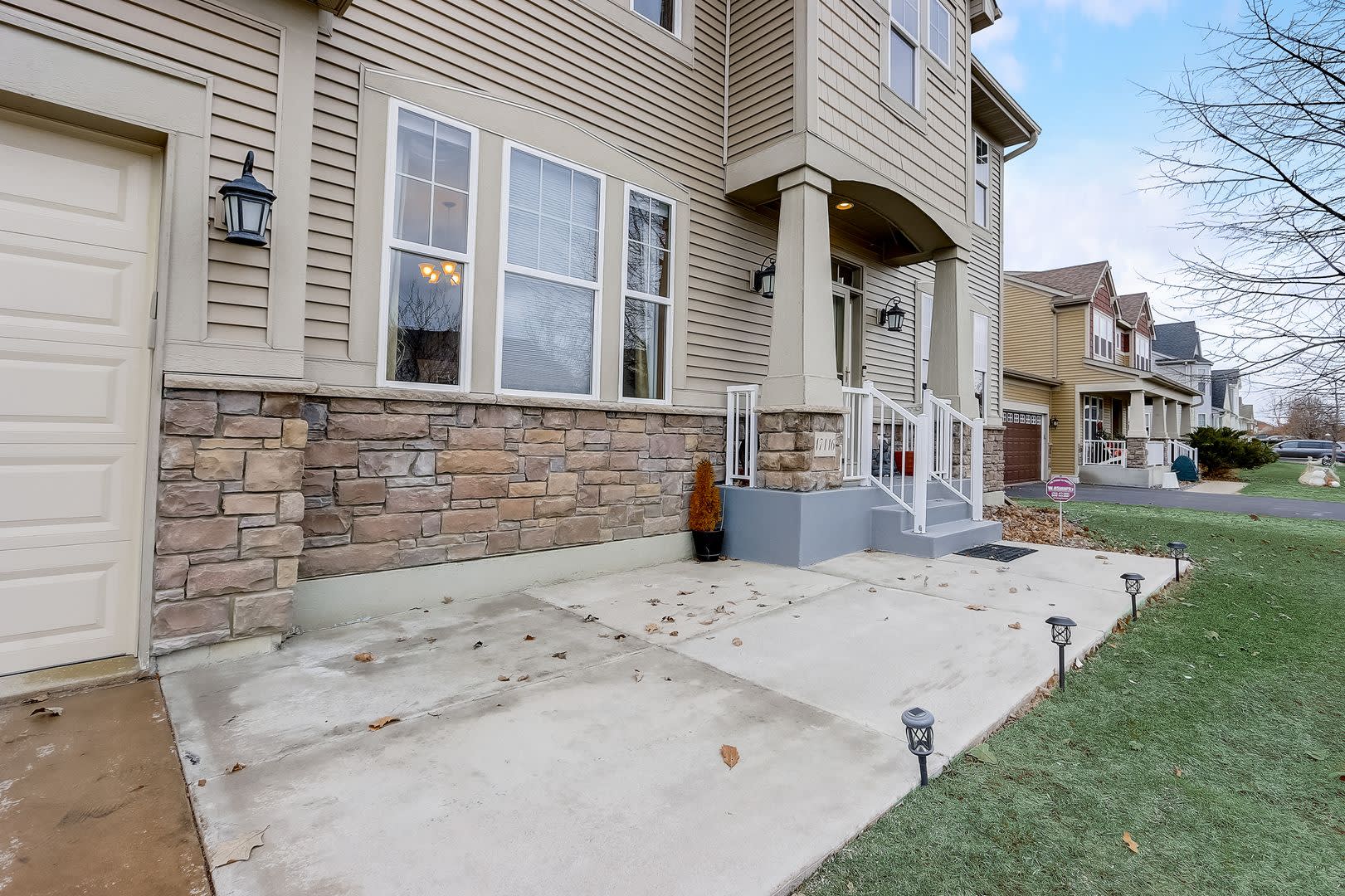 Grand 5 Bed 4 5 Bath Maple Grove Home W 3 Car Garage Fully Furnished – photo 4