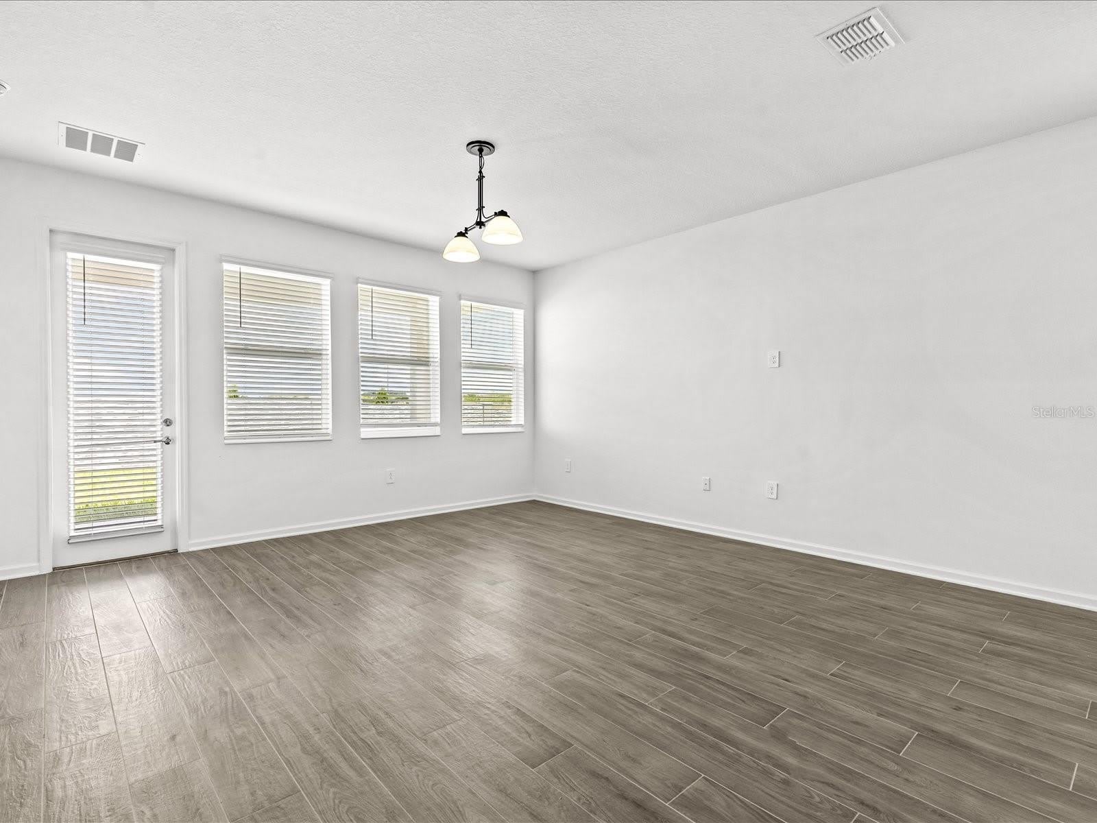 2952 ARMSTRONG Avenue – photo 4