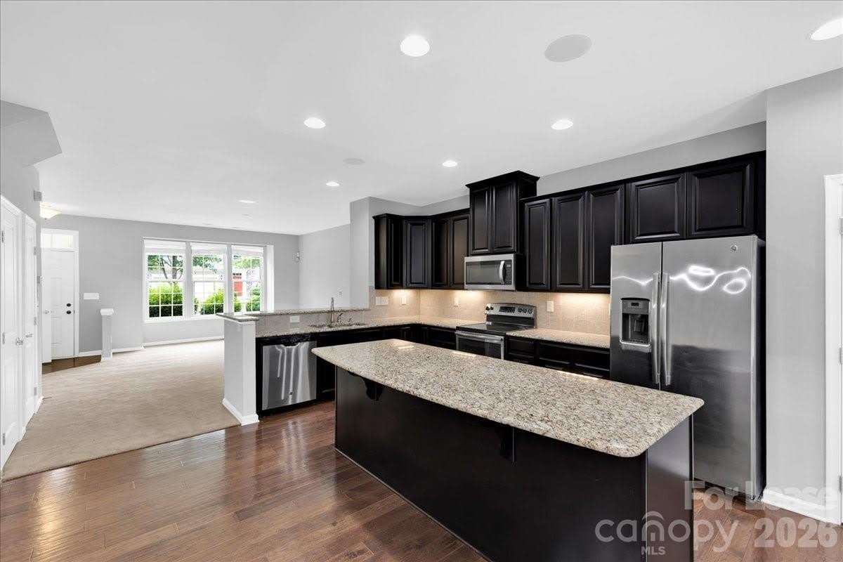 1935 Fleetwood Drive – photo 5