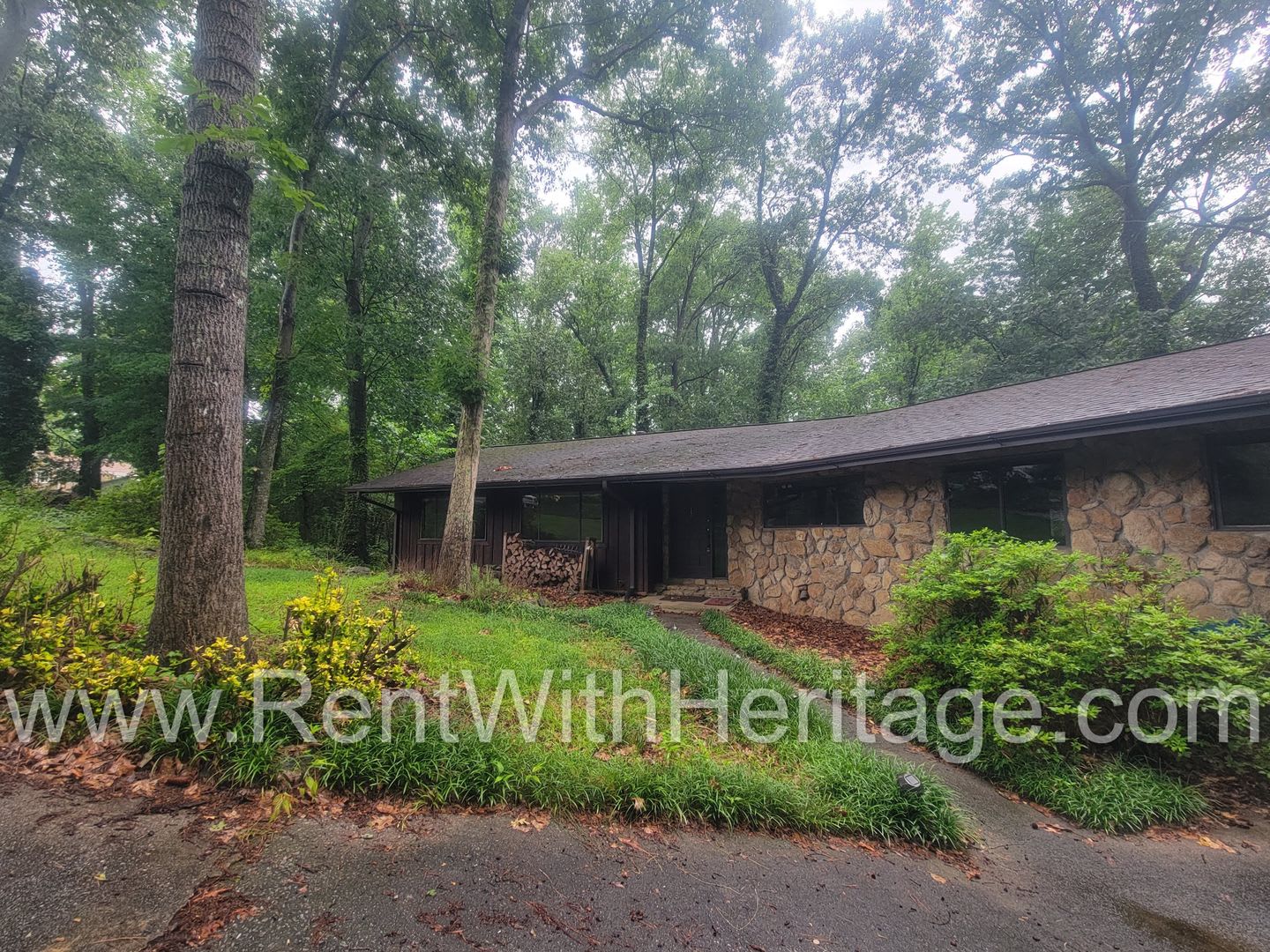 Charming Cabin Style Home On 1 3 Acres Finished Basement Great Location – photo 2