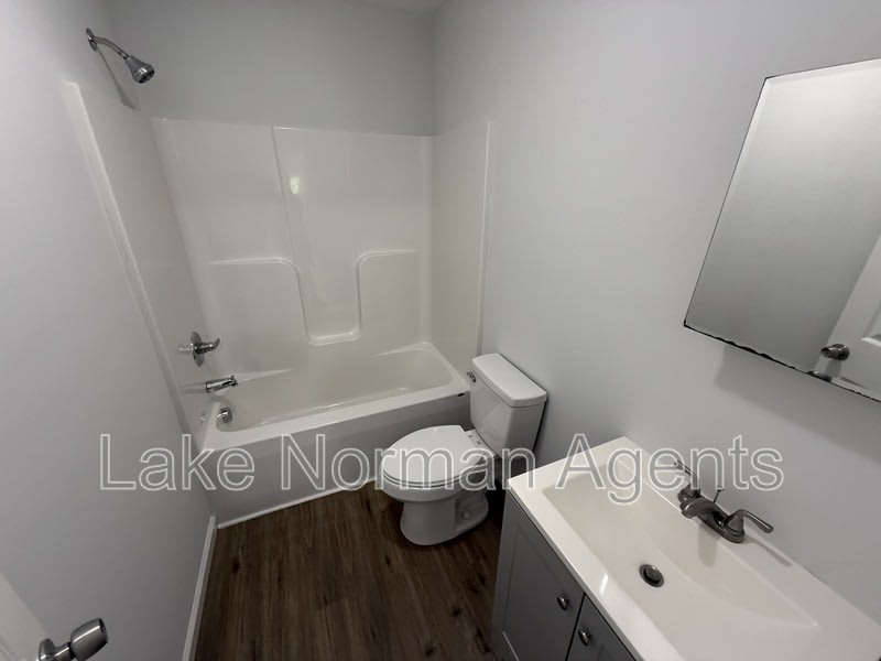 2320 Shade Tree St – photo 5