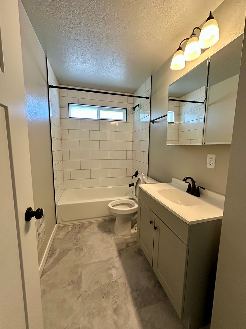 Move-in ready! Upgraded 2 Bedroom Condo – photo 4