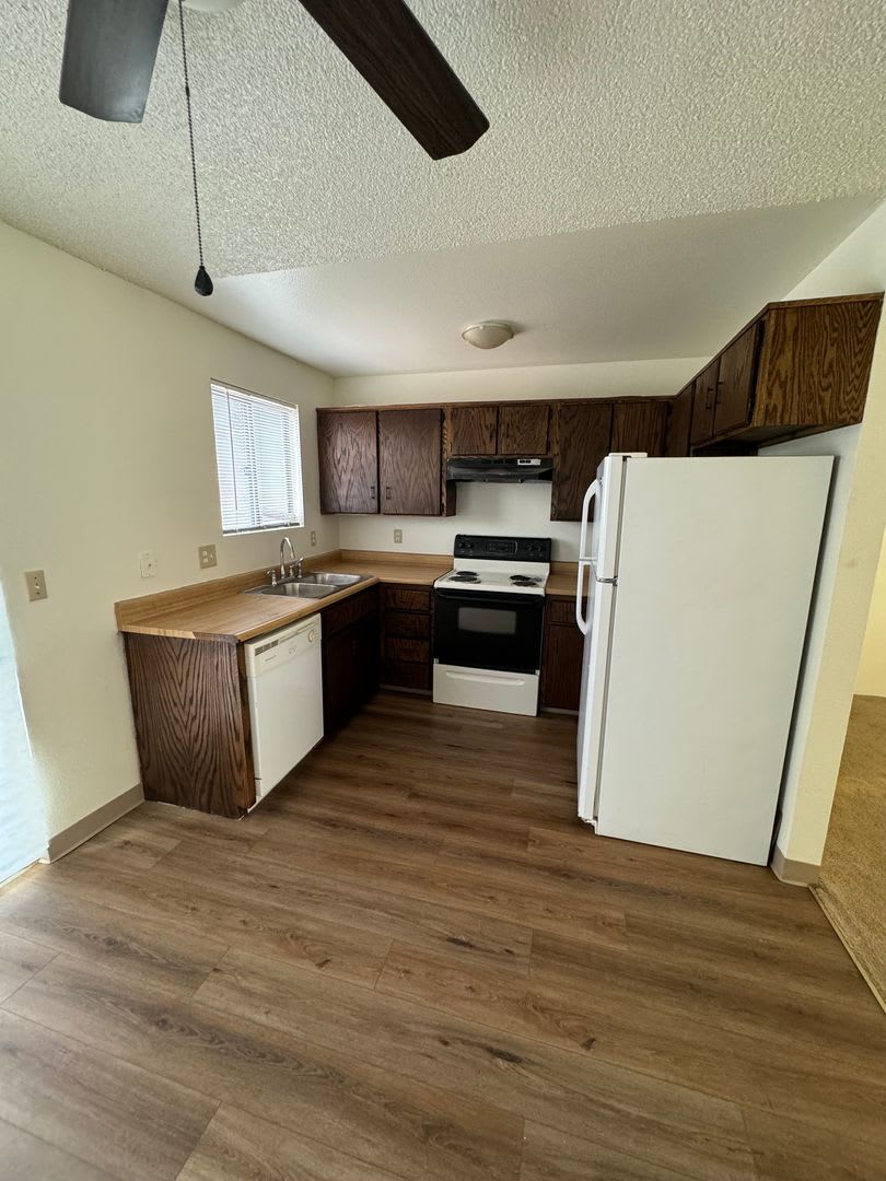 Charming 3 Bed 1 Bath Home – photo 2