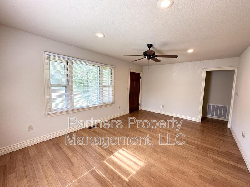 1140 West Hendrix Street – photo 2