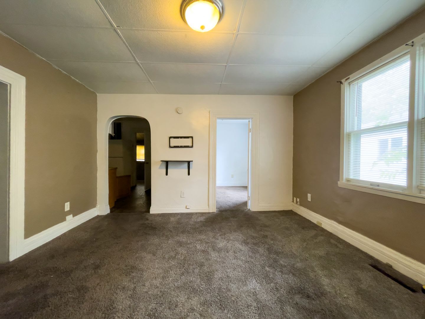 For Rent 912 S Penn St Cozy 3 Bedroom Home With A Fenced In Yard Detached Garage Washer Dryer Hookups Section 8 Approved – photo 5