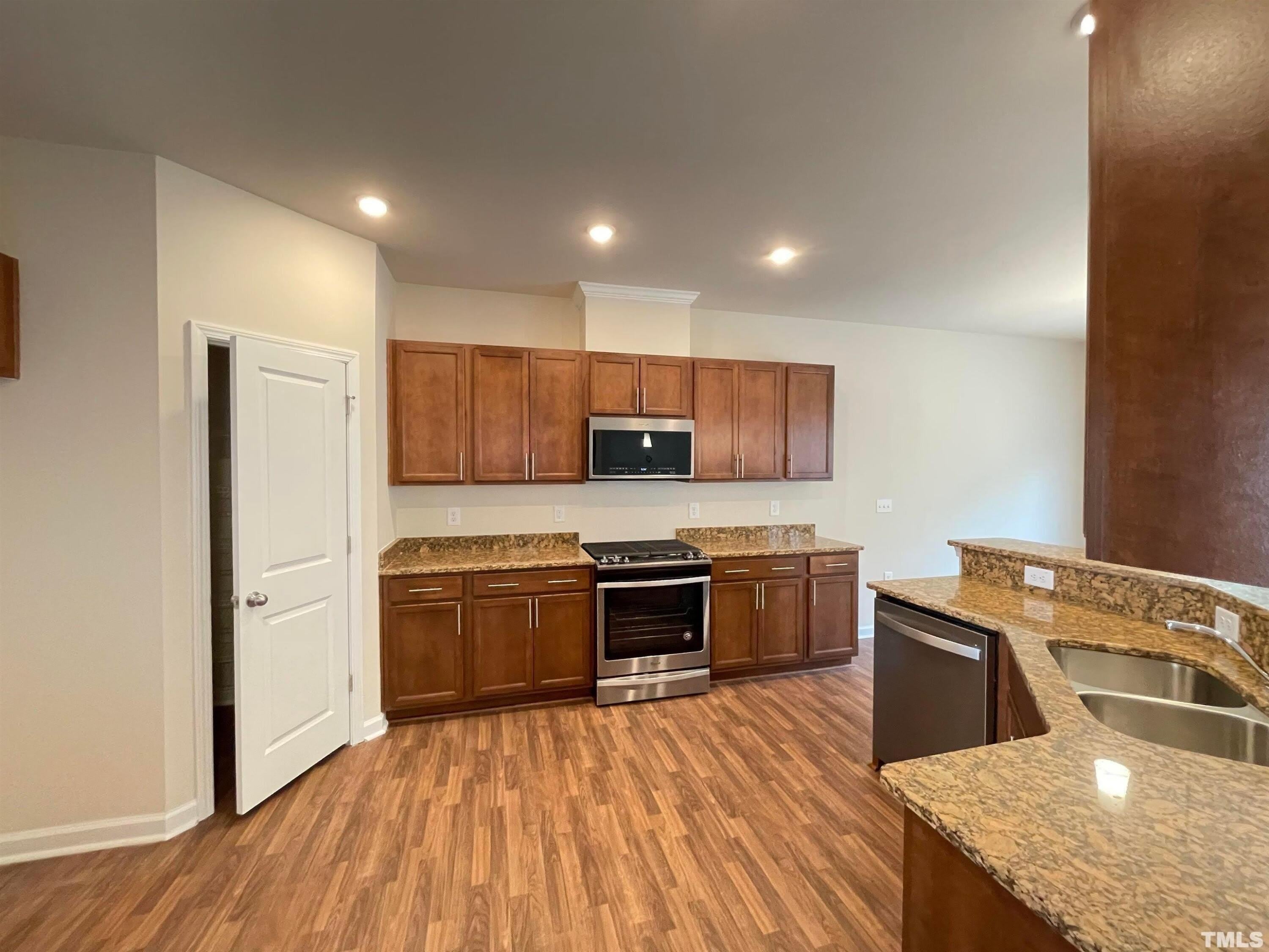 1230 Gemfor Street – photo 5